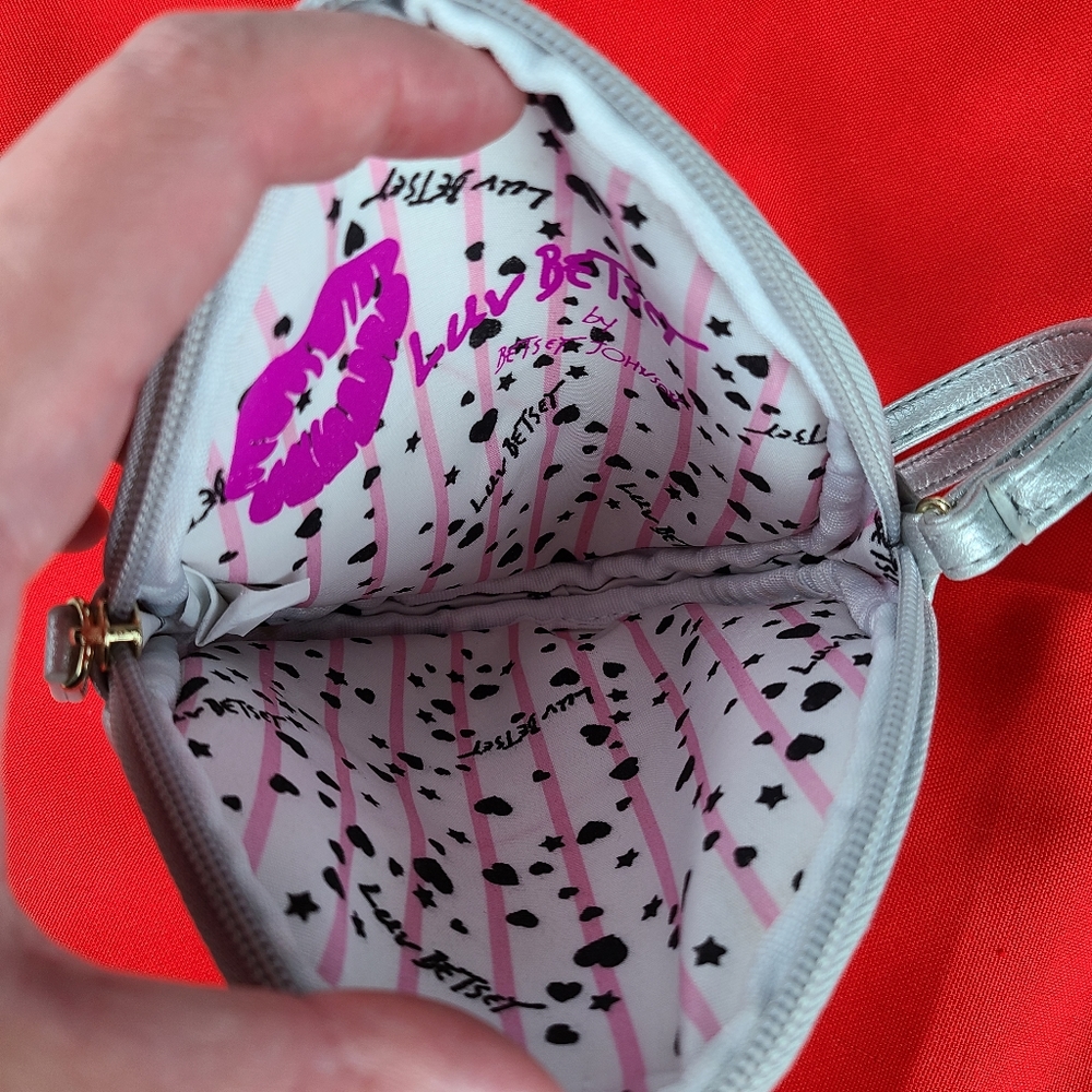 Luv Betsey by Betsey Johnson wristlet/wallet GUC - Picture 6 of 7